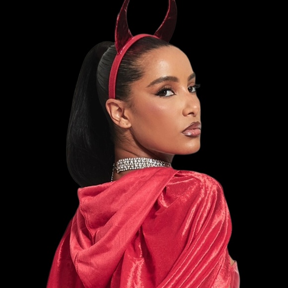 1178 NWT PrettyLittleThing Red Velvet Long Cape – One Size – Red - Picture 8 of 12